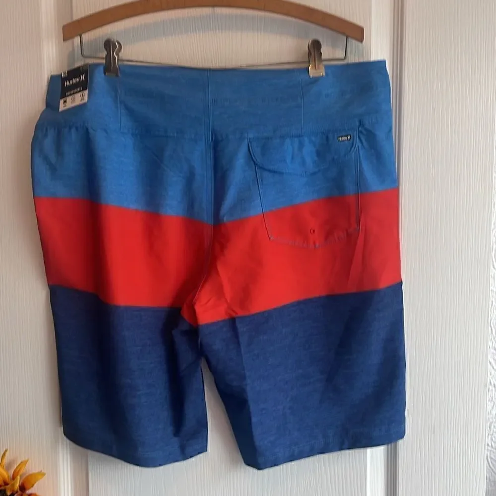 Hurley Men's Color blocked Red/Blue Board short - 36 - NWT